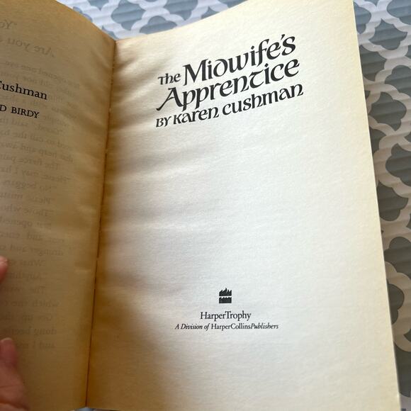 The Midwife's Apprentice by Karen Cushman Paperback Book Pre-Loved - Picture 3 of 7